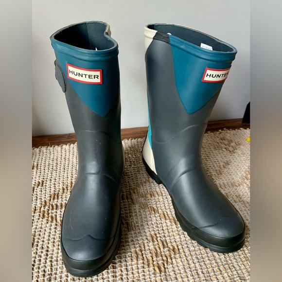 Hunter Blue and Gray Boots - SZ 6 - Picture 10 of 13